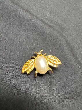Vintage Marvella Bee Brooch With Gold-Tone Finish & Faux Pearl Center Elegant St